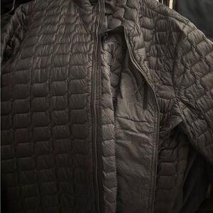 The North Face Men's Quilted Performance Jacket - Dark Gray